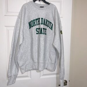 North Dakota State NDSU CREWNECK Sweatshirt- mens size XL Heavyweight